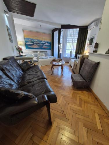 Ágy, Cardak HOME Tuzla - apartmani i sobe in Tuzla