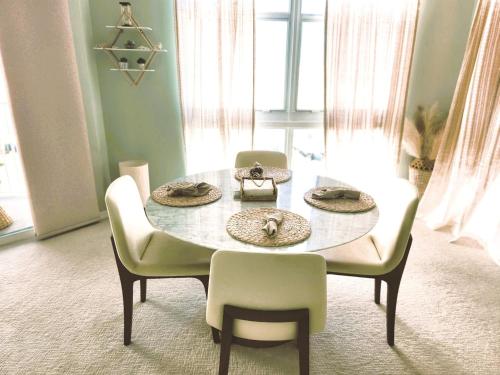 Turnkey Tranquility with Marina & Intercoastal views in Lantana, USA