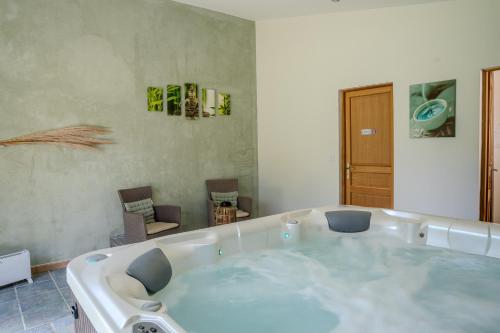 Logement charme provençal, Cabannes