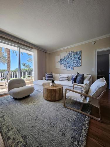 Serene Marina Views await at this One-Bedroom Gem! in Lantana (FL)