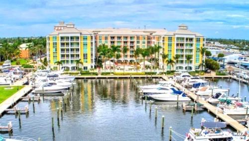 Serene Marina Views await at this One-Bedroom Gem! in Lantana (FL)