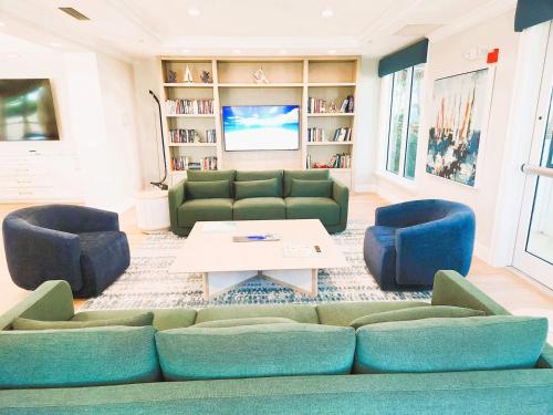 Serene Marina Views await at this One-Bedroom Gem! in Lantana (FL)