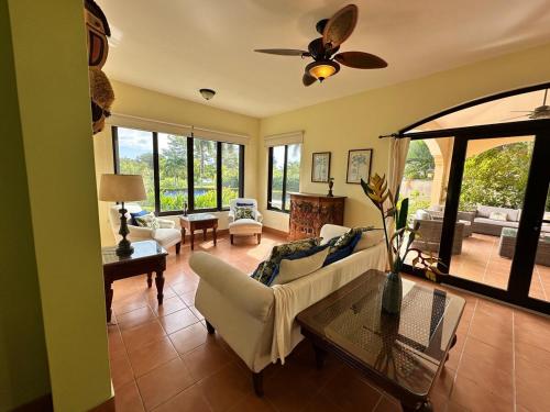 Vendégszoba, Villa in Buenaventura with private pool, Golf course view, high speed internet in El Chirú