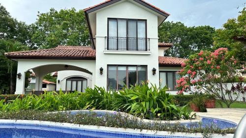 Villa in Buenaventura with private pool, Golf course view, high speed internet in El Chirú
