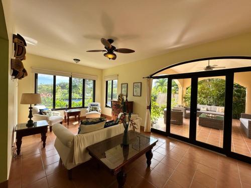 Villa in Buenaventura with private pool, Golf course view, high speed internet in El Chirú