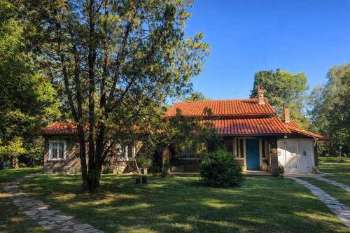 Casa quinta con pileta y cancha fútbol (Casa quinta con pileta y cancha futbol) in 제너랄 로드리게스