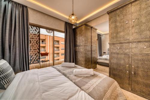Prime location Moroccan-Style Luxury Apartment with Parking near Carré Eden Shopping Center - image 5