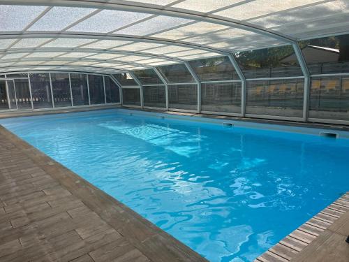 Peldbaseins, Camping Le Neptune in Lanloup