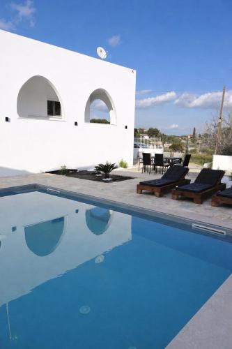 Villa Pano Salamina in Spithari
