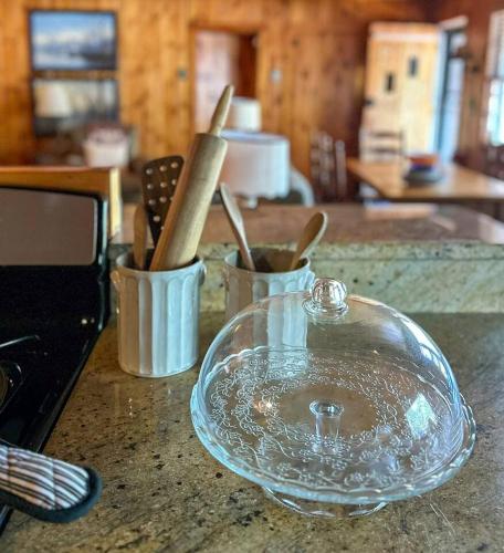 Hemlock Cabin Retreat | 3BR + Cedar Guest Suite - image 14
