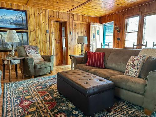 Hemlock Cabin Retreat | 3BR + Cedar Guest Suite - image 7