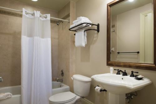 Wyndham La Cascada 2BR Apartment - image 4