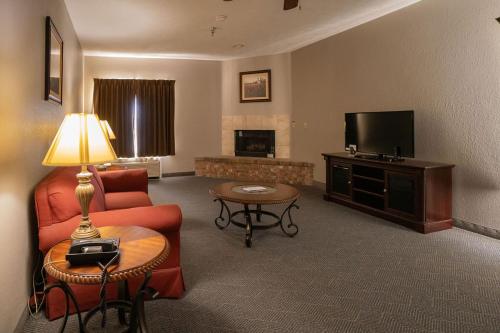 Branson Towers Hotel - image 41