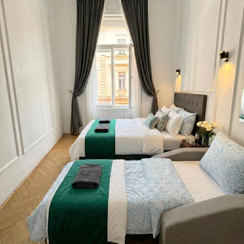 Top Central Cozy Nest 3Bdr - Steps to Main Attractions - image 12
