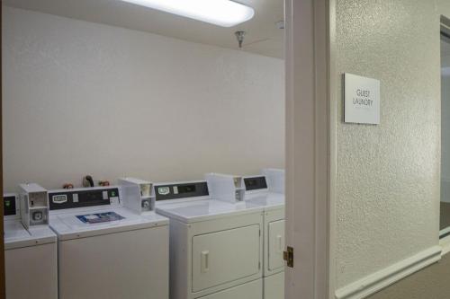 Branson Towers Hotel - image 37