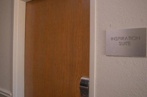 Branson Towers Hotel - image 39