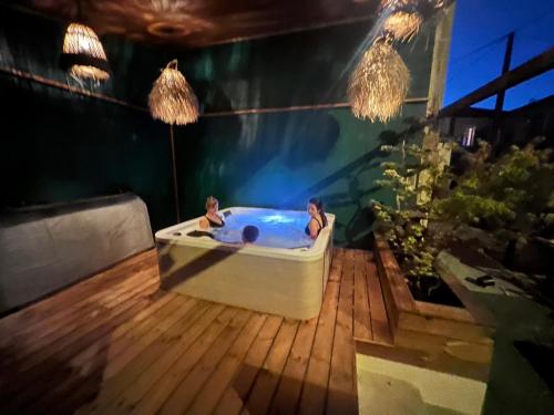 Villa 270 m2 piscine chauffée SPA salle de cinéma 12 pers proche mer (Villa 270 m2 piscine chauffee SPA salle de cinema 12 pers proche mer) in Lussant