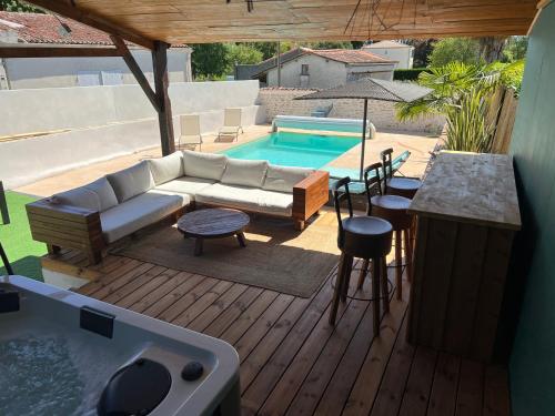 Villa 270 m2 piscine chauffée SPA salle de cinéma 12 pers proche mer (Villa 270 m2 piscine chauffee SPA salle de cinema 12 pers proche mer) in Lussant