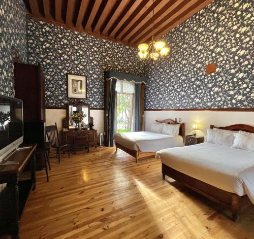 2 double beds