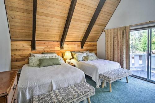 Tanager Cabin Hot Tub I Pet Friendly & Fenced Yard in Big Bear Lake, USA