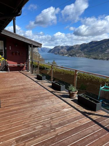 Lysefjord Bloom Cottage Stunning Fjord View in Forsand
