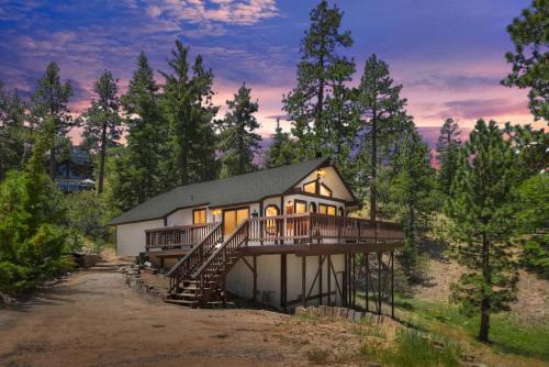 Skyhigh Chalet Spa Near The Village & Lake in Big Bear Lake, USA