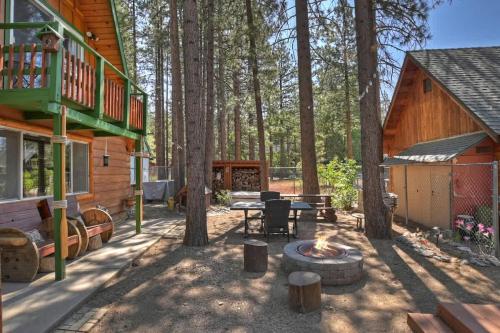 Bear Country Retreat, Fawnskin Near the Lake in Fawnskin, USA