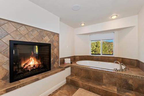 Minnows Big Bear Estate 1.5 Acres W Game Room in Big Bear City, USA