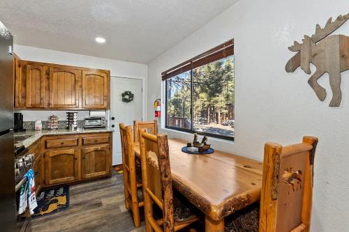 Moose Lodge Slopes Unit A ! View and Fire pit in Big Bear Lake, USA