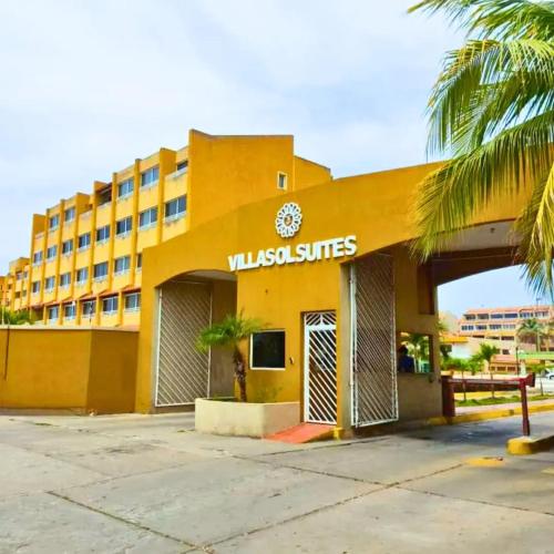 Exterior view, Apartamento en Villasol Suite con acceso a la playa, piscina y seguridad 24h-Lecheria in Puerto La Cruz