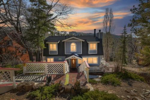 Bearfoot Den 0.9 Miles to Bear Mountain Ski Resort in Big Bear Lake, USA