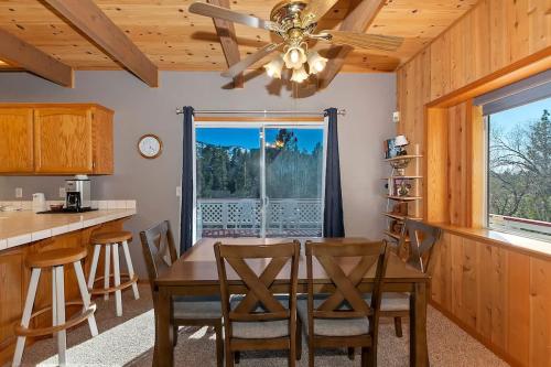 Bearfoot Den 0.9 Miles to Bear Mountain Ski Resort in Big Bear Lake, USA
