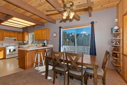 Bearfoot Den 0.9 Miles to Bear Mountain Ski Resort in Big Bear Lake, USA
