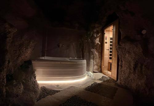 Luxury Cave Suite with Private Jacuzzi & Sauna
