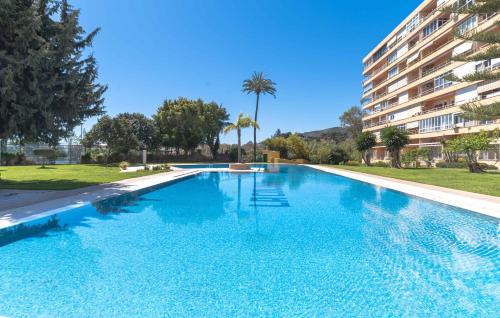 Perfect location! Walk a few minutes to restaurants, lovely beach, town, train and bus