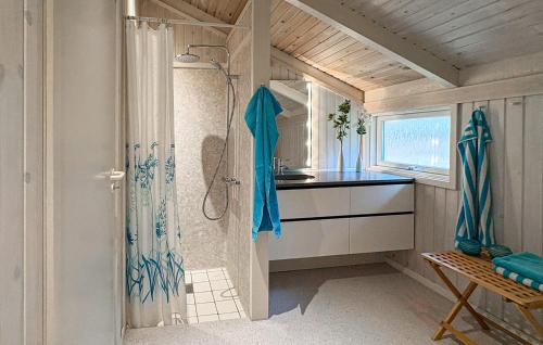 Bathroom, Nice Home In Hals With Wifi in Hals