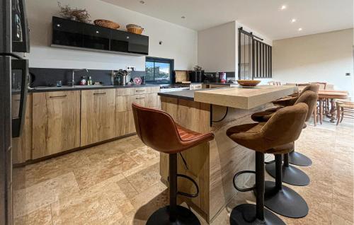virtuve, Stunning Home In Montaren St Mediers in Montaren-et-Saint-Mediers