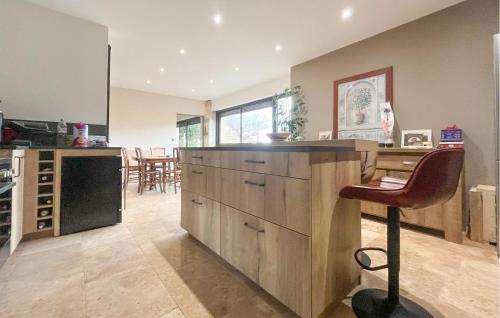 virtuve, Stunning Home In Montaren St Mediers in Montaren-et-Saint-Mediers