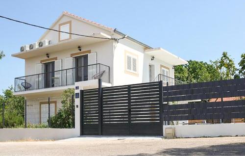 Viesnīcas āriene, Lovely Home In Dugobabe in Dugobabe