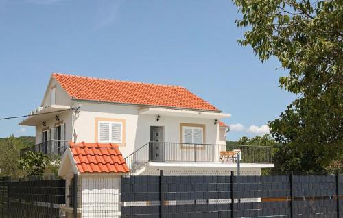 Viesnīcas āriene, Lovely Home In Dugobabe in Dugobabe