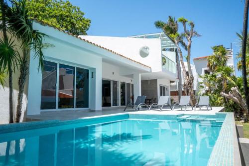 3BR Casa Matuk I Steps from Spectacular Beach I Private Pool