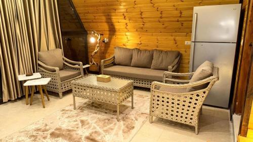 Al Joud Chalet Private Jacuzzi & BBQ Ajloun in 阿傑隆
