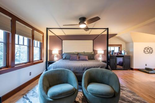 Storybook Escape - Hidden Speakeasy, Hot Tub, Sauna in Lees Summit (MO)