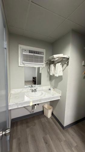 JAL COUNTRY INN – Jal, NM