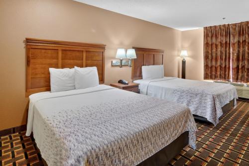 HomeTown Inn & Suites