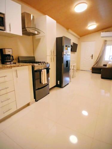 Metro Link Hub Family Apt & Secure in Las Cumbres
