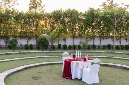Restaurant, River Bank Jungle Resort in Chitwan