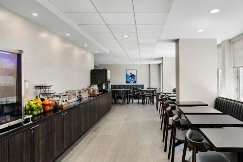 Fairfield Inn and Suites Chicago Downtown/ Magnificent Mile - image 37
