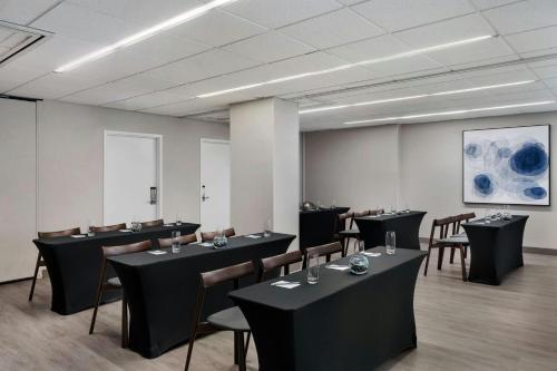 Fairfield Inn and Suites Chicago Downtown/ Magnificent Mile - image 41