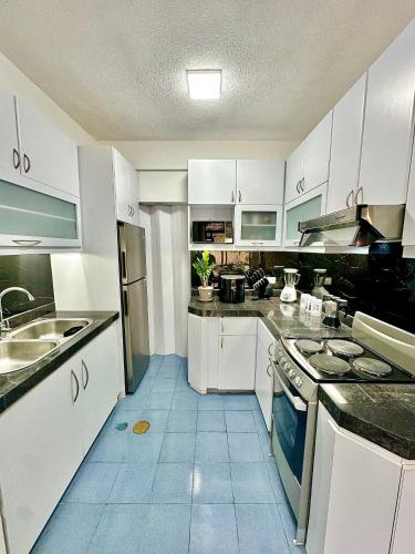 Kitchen, Moderno y Comodo Apartamento en Costa Azul a pasos del Mar in Margarita Island